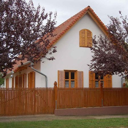 Apartment Balatonbereny 8 Luaran gambar