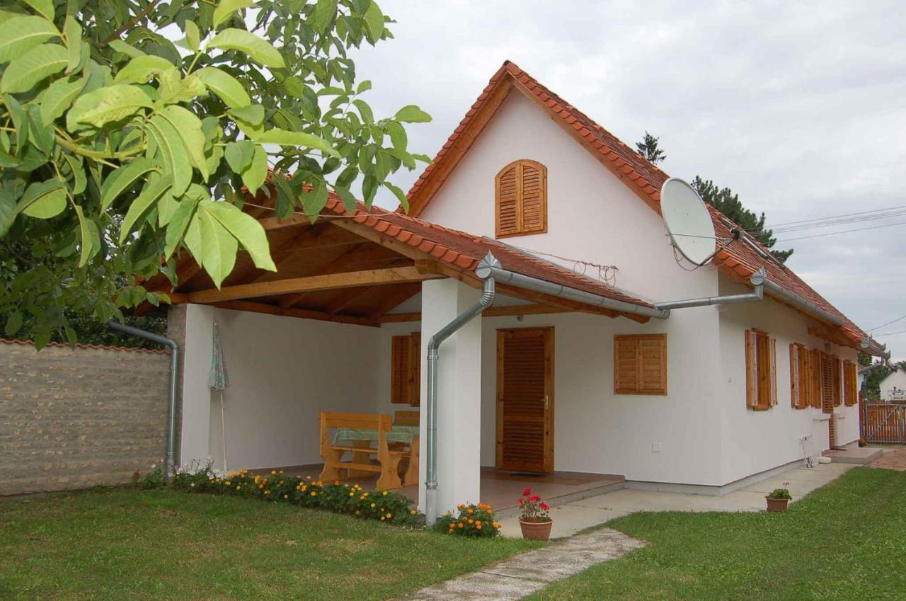 Apartment Balatonbereny 8 Luaran gambar