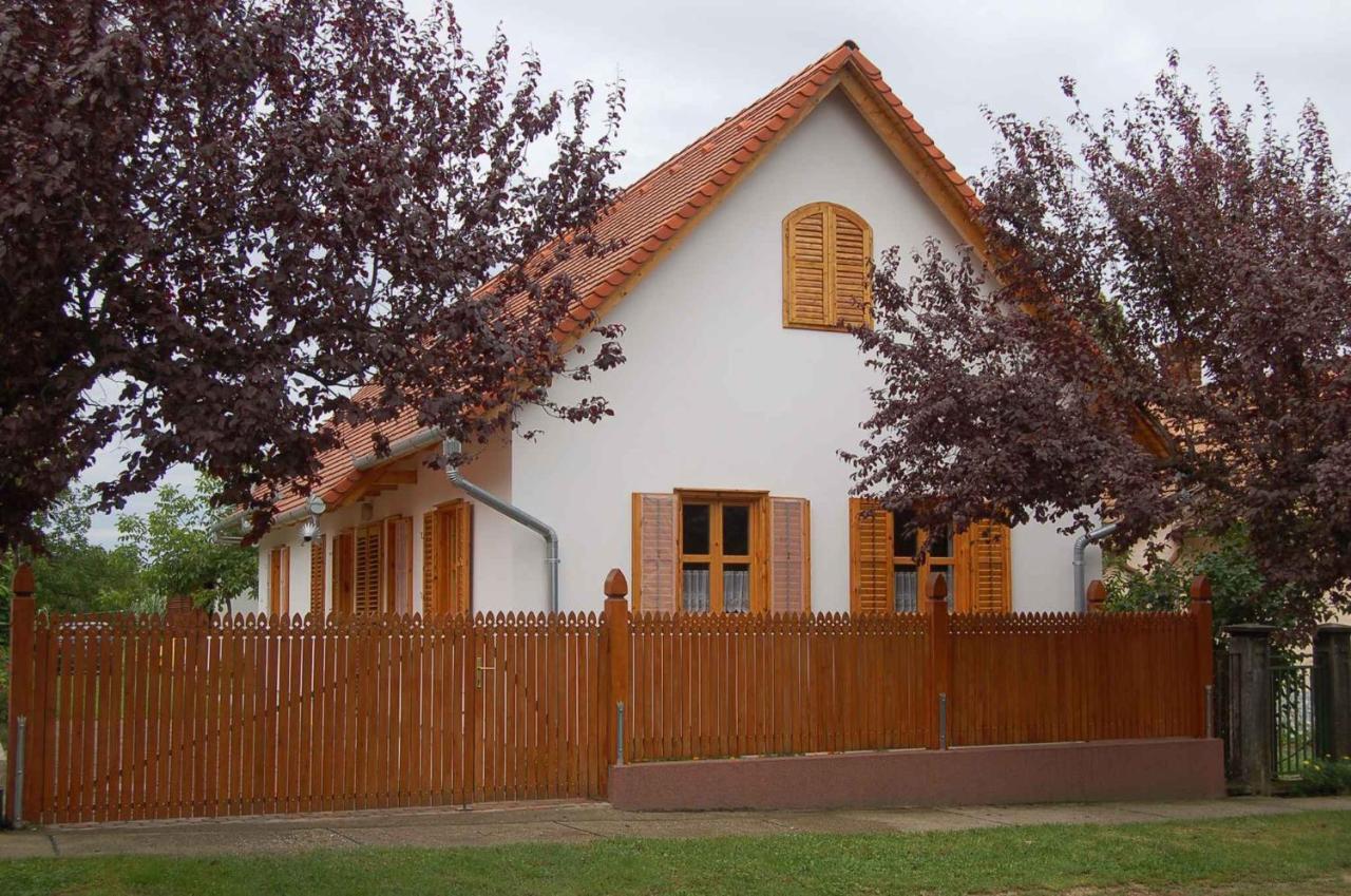 Apartment Balatonbereny 8 Luaran gambar